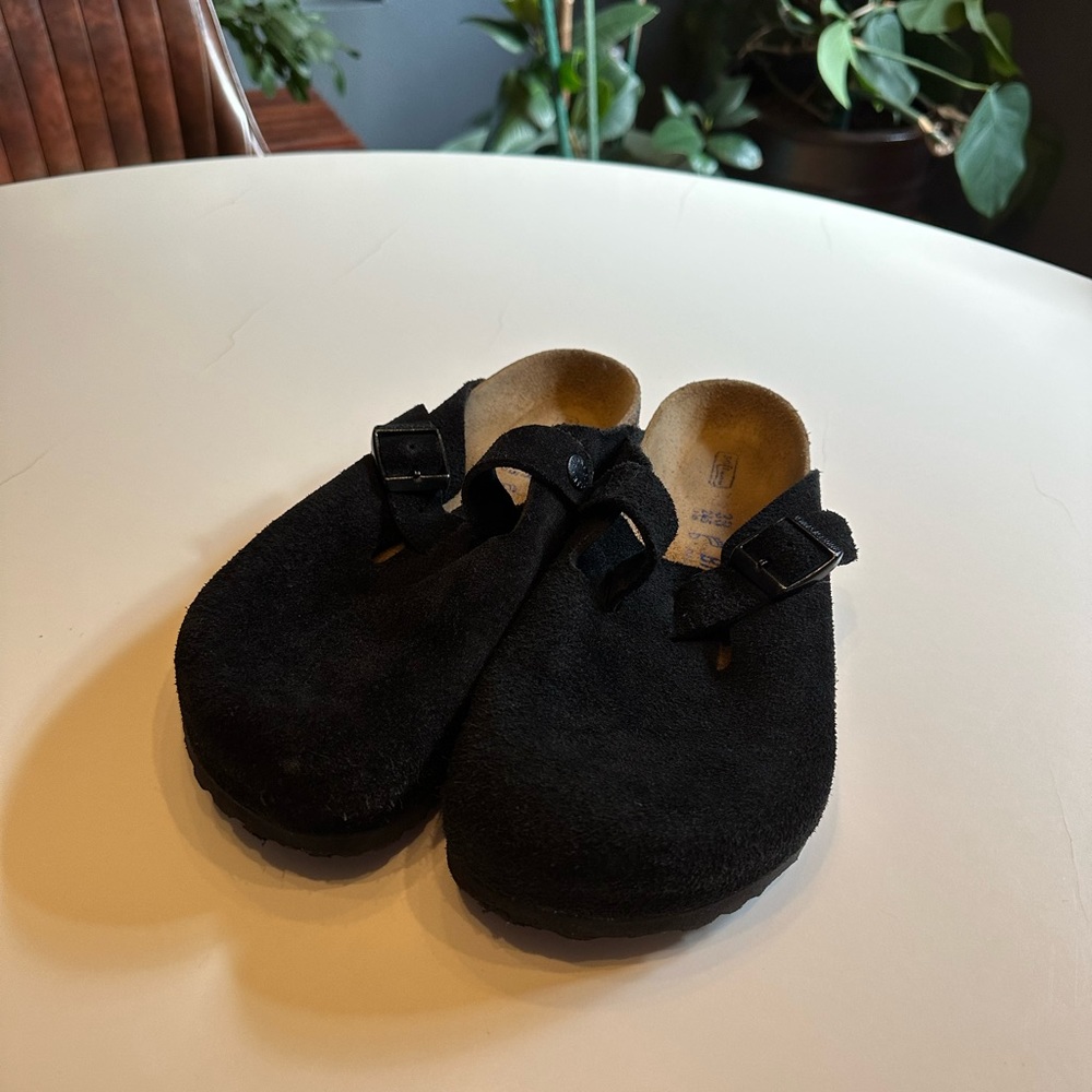 Boston black soft footbed women’s clogs